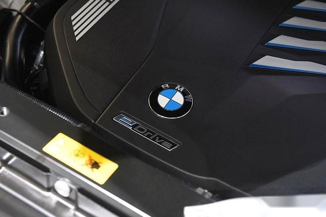 全新宝马X5 xDrive45e正式上市，售84.99万