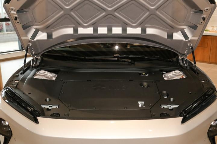 纯电B级车的PK赛，蔚来ET5旅行版对比特斯拉Model 3，谁更香？