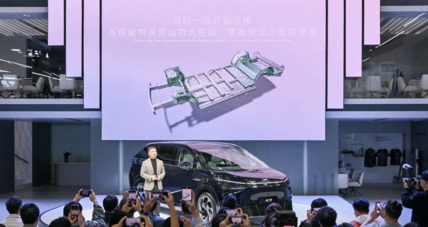 小鹏X9，颠覆你对MPV的认知，同级别比是否真有性价比！