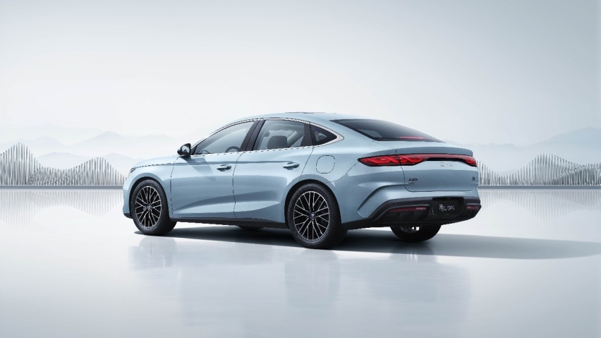 比亚迪DM5.0如何做到油耗2.9L续航2100km？