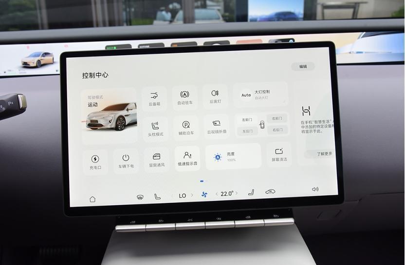 25万+级的家用轿车之争，阿维塔12增程版对比奔驰C级，买谁更值