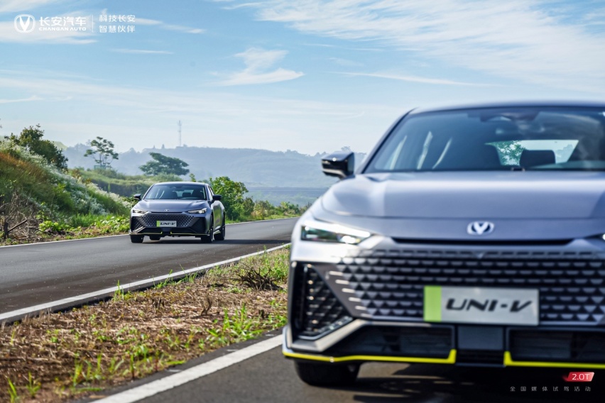 展现UNI家族新面貌，长安UNI-V 2.0T车型12.99万起正式上
