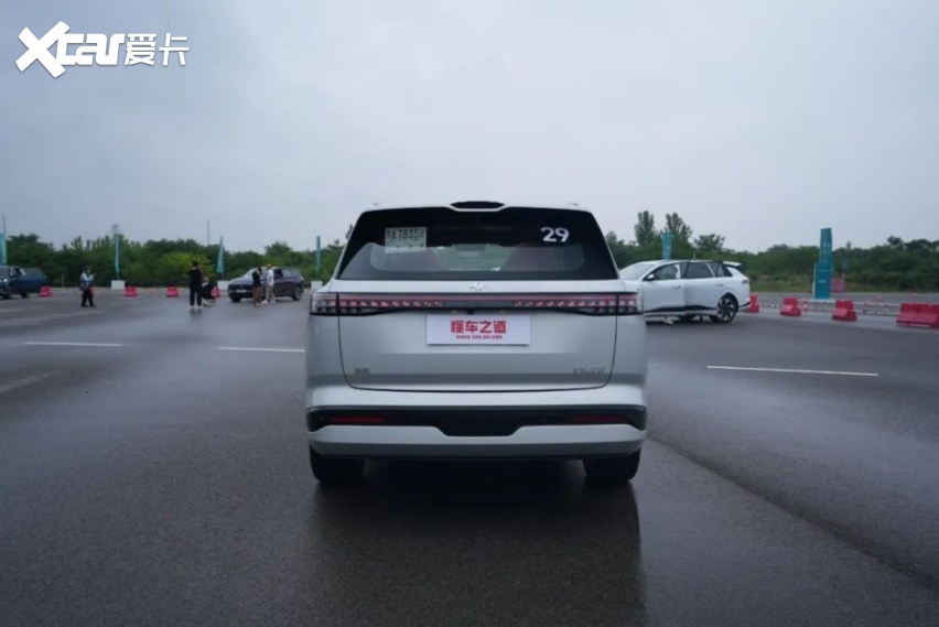 东风奕派eπ008，21.66万的大6座SUV