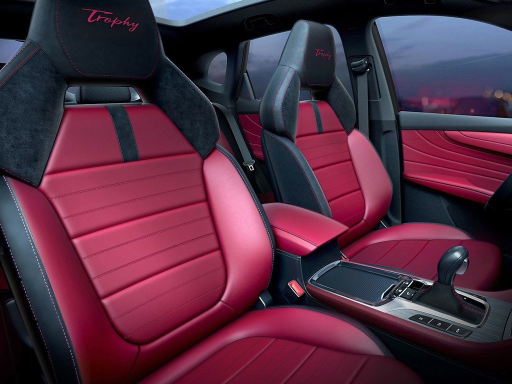 15万买紧凑型运动SUV，名爵HS和吉利星越怎么选？