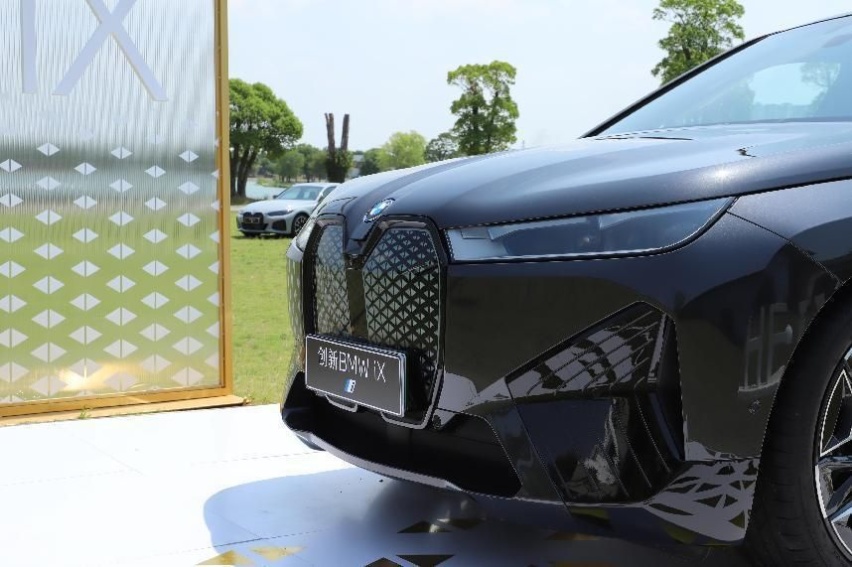 3.8秒破百的旗舰SUV！实拍宝马iX，能不能在市场支棱起来