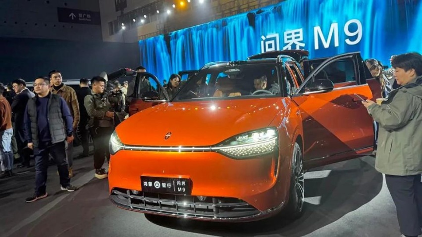 特斯拉冷清华为被挤爆，车企不做网红，没机会把车卖好？