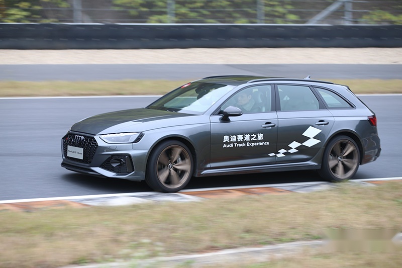 西装雅痞：赛道体验奥迪RS5，奥迪RS4