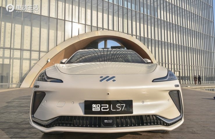 静态抢先体验智己LS7 堪称全“视界”最好的SUV