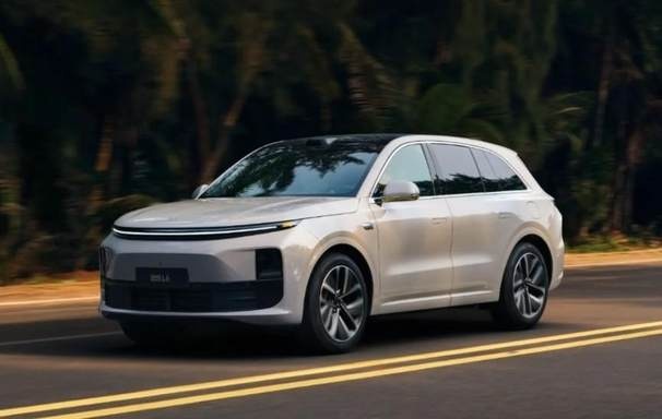 “豪华大五座SUV”问界新M7和理想L7，相比之下，你更喜欢谁？
