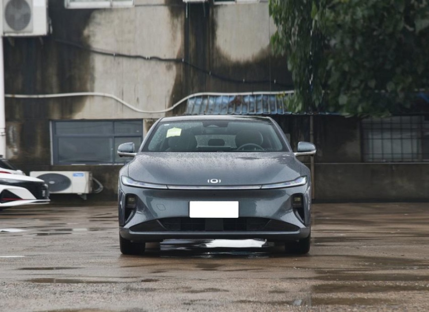 启源A07主打运动型混动家轿，对比同级车型，价格便宜不少