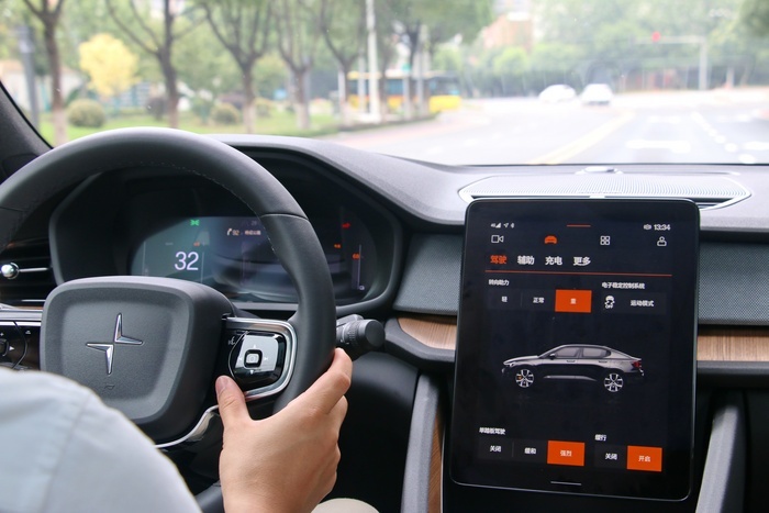 极星 2 来了，但我说它不是特斯拉Model 3的对手