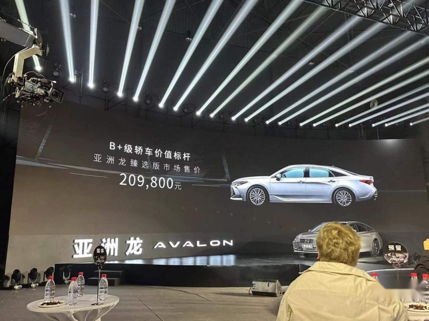 亚洲龙新增车型上市，次低配售价20.98万，内饰更新留给下一代