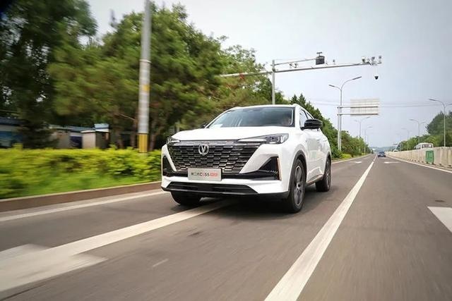 10万级SUV也能玩性能?第二代长安CS55 PLUS,8.3秒破百!