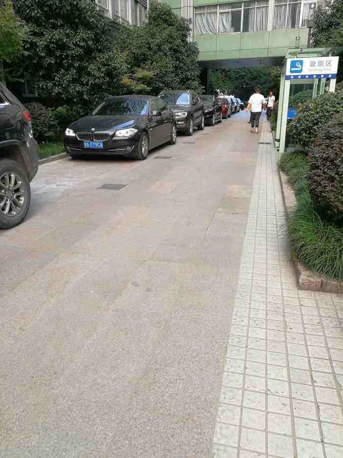 杭州市第一人民医院停车场收费标准，市一医院停车场好停车吗？
