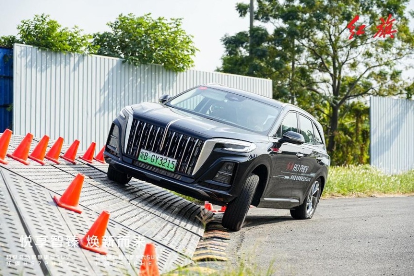 赛道酷跑“旗”趣加码！红旗HS3 PHEV&红旗HS7 PHEV惠州焕