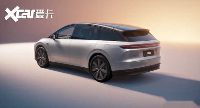 理想i6杀疯了！23.98万配上空悬+激光雷达，ModelY慌了？