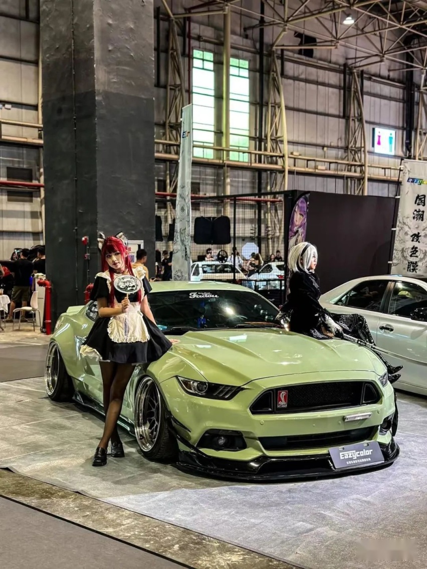 宽体姿态风的福特Mustang，倾角太大一天脱了4次胎？