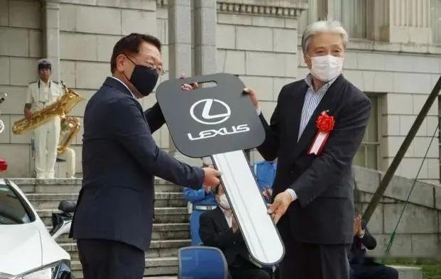 日本交警又双叒开上跑车了？“恶魔Z”SUV版来了？K哥文话！