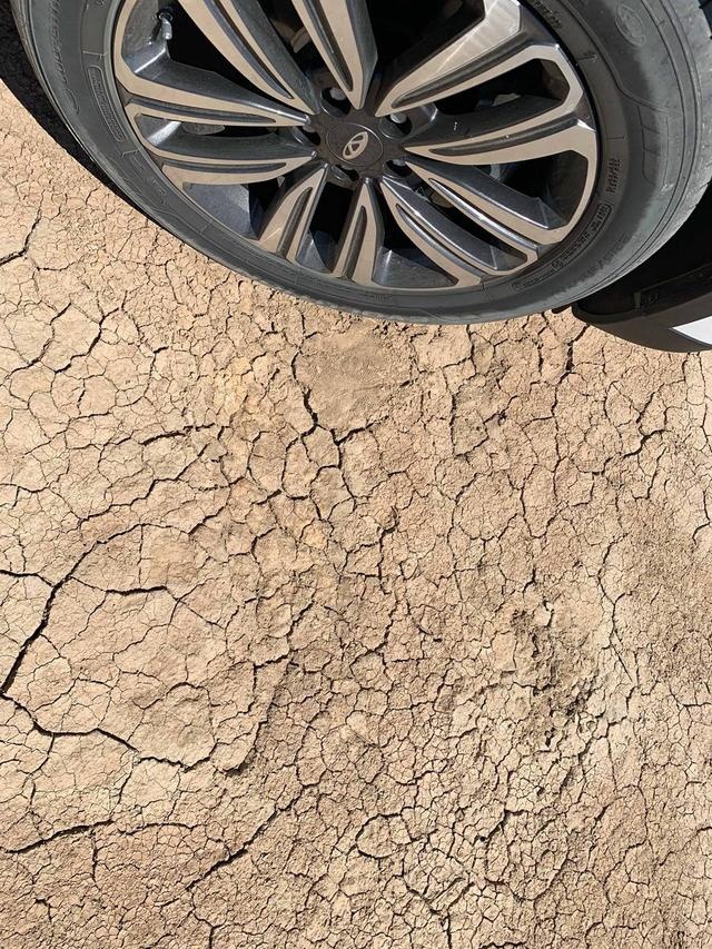 独库公路：十里不同路，一步一换天