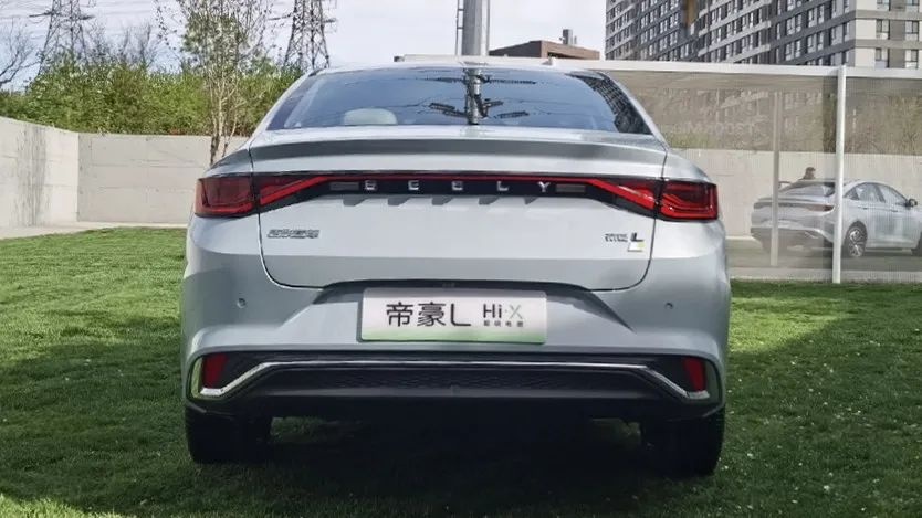 东风风行·游艇和吉利帝豪L雷神Hi·X都亮相了…丨今日车闻
