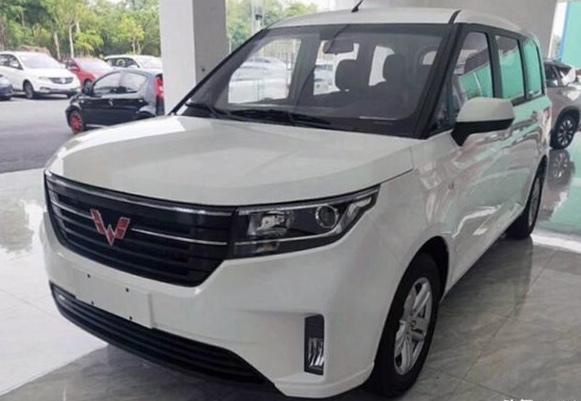 五菱宏光PLUS实车实拍图正式曝光，新车内饰更具质感！