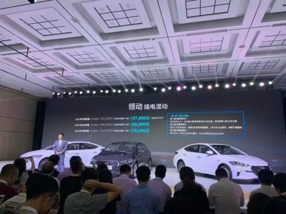 卡罗拉、雷凌E+劲敌来袭，北京现代领动插混百公里油耗仅1L！