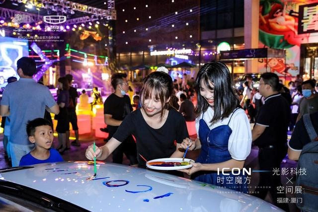 一场未来的光影科技空间大秀在闪耀上演，这次主角是吉利ICON