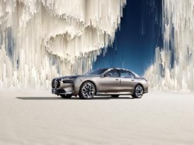 限量版画送首批车主，BMW i7陆续到店