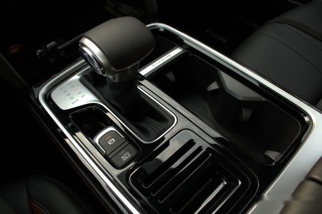 硬派运动中型SUV,最大252马力,20万内入顶配,实拍广汽传祺GS8S