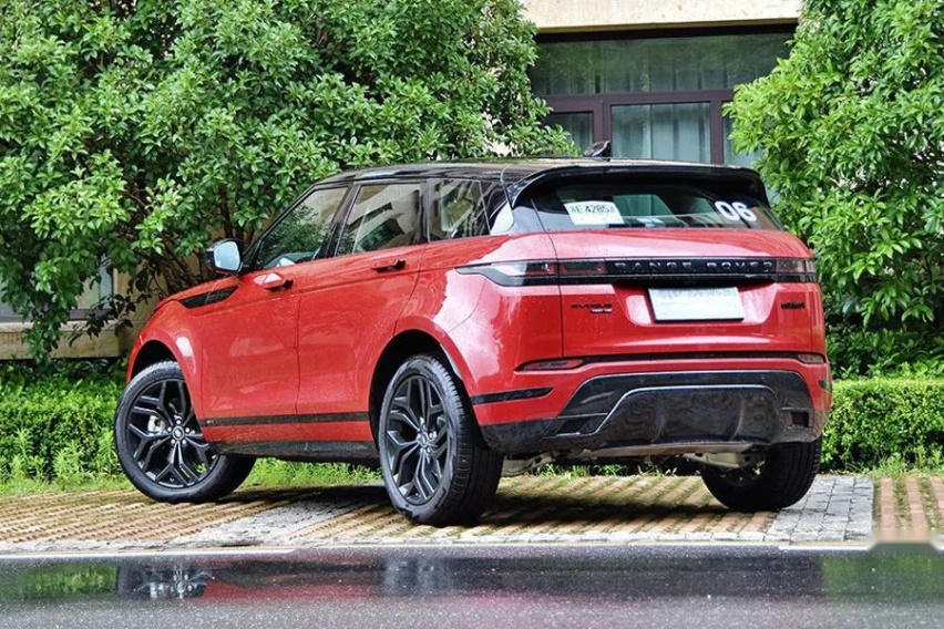 同属豪华中型SUV，全新路虎揽胜极光对比宝马X3，谁更值得买
