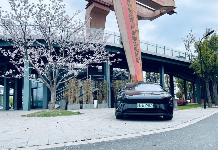 高端与务实，蔚来ET7解锁豪华纯电新场景丨仕驾
