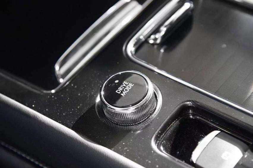 同是美系豪华SUV，冒险家跟XT4该怎么选？