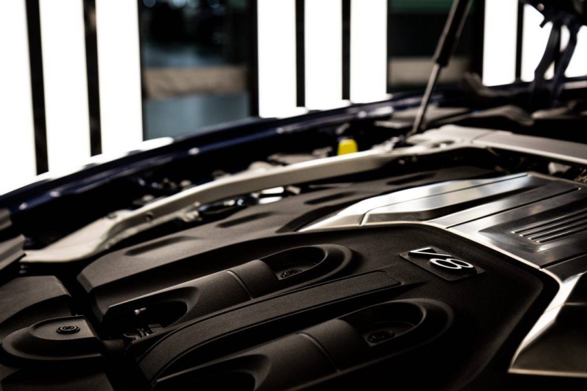 宾利全新飞驰V8成就卓越动力表现 (6).jpg