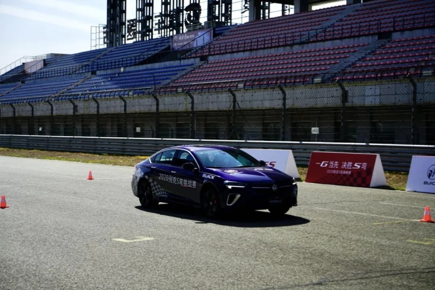 2.0T+9AT、鲍鱼刹车，君威GS让我知道原厂车也能下赛道