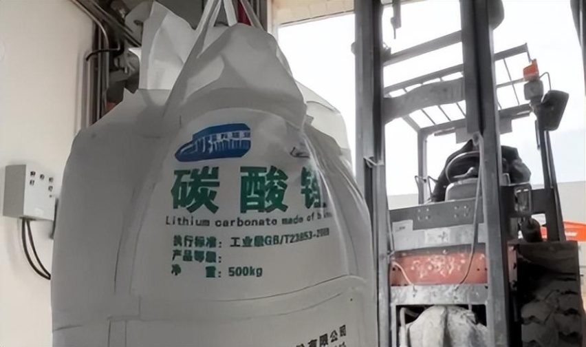 买电动车的再等等，碳酸锂价格暴跌，下一轮降价快来了？