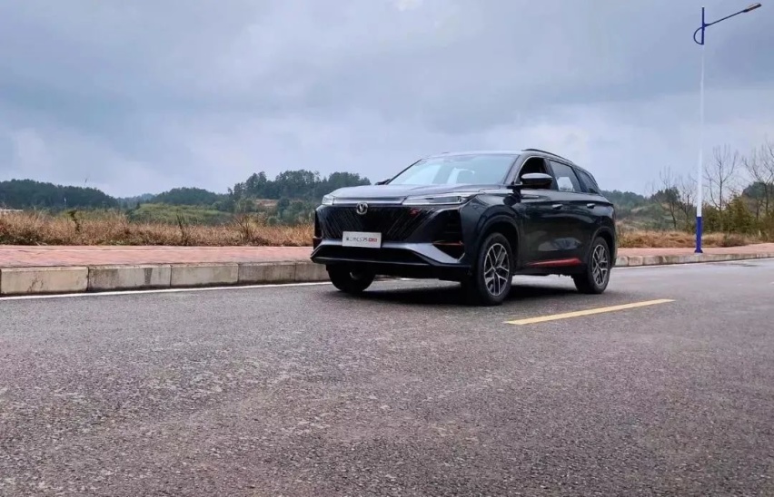 实测油耗6.8L，比机器人还牛，第二代CS75PLUS真这么省？