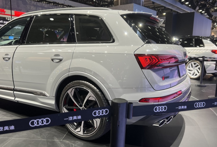 2023广州车展丨限量300台 全新奥迪SQ7暗夜骑士版预售价117万