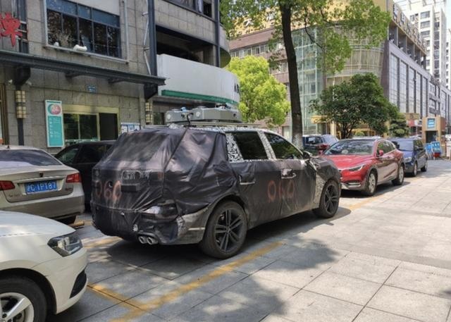 领克版“沃尔沃XC90”路试车曝光 7座布局/年内亮相