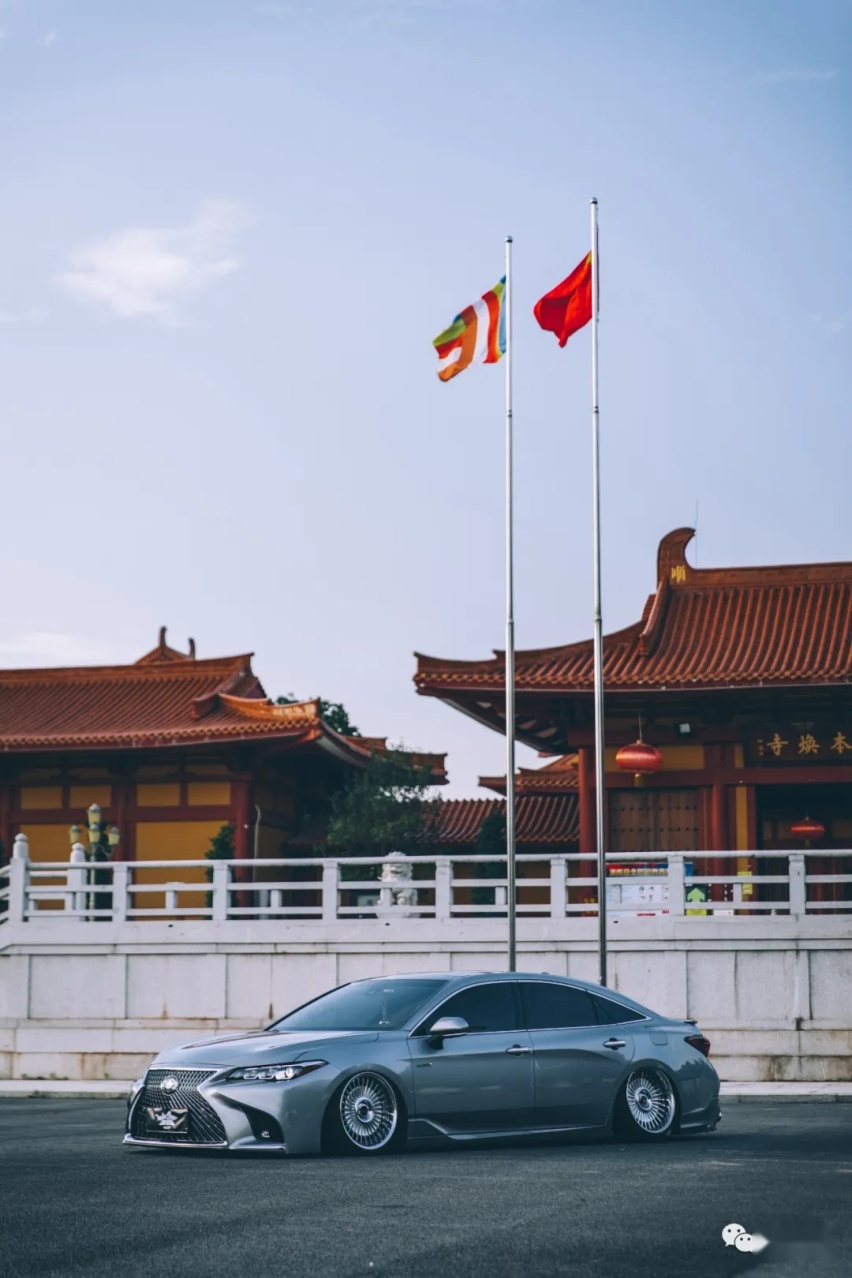 皇冠停产无奈买了亚洲龙，最终却改成雷克萨斯的样子？