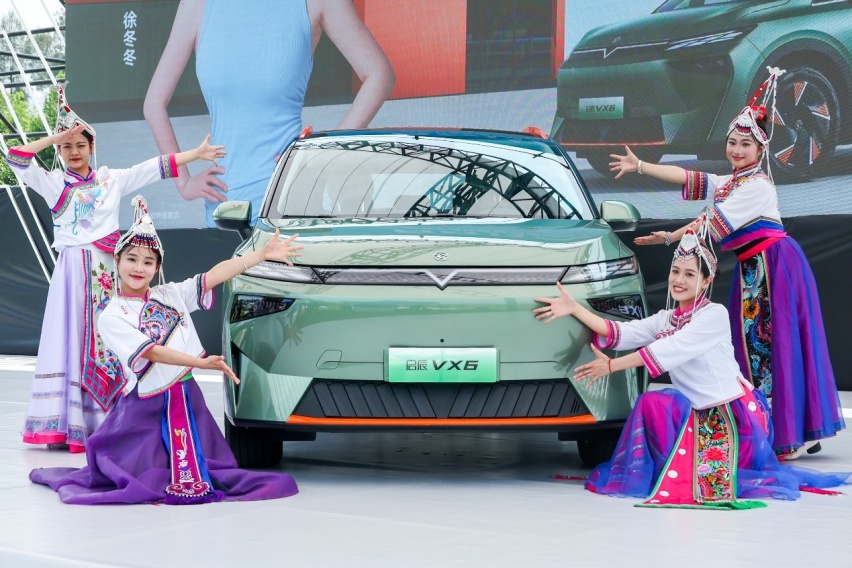 启辰VX6全系焕新登场，百变床车“有容乃大“