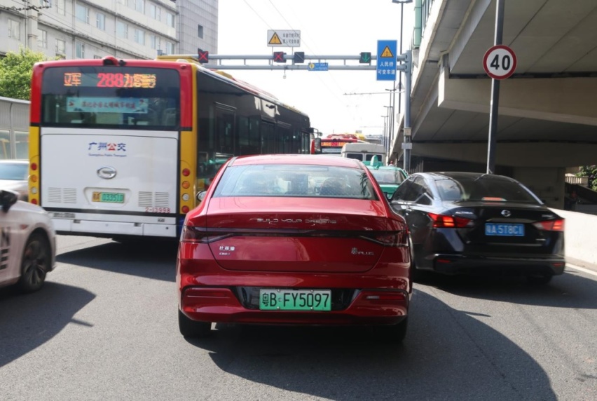 挑战华南“堵城”，实测秦PLUS DM-i 2023冠军版馈电油耗