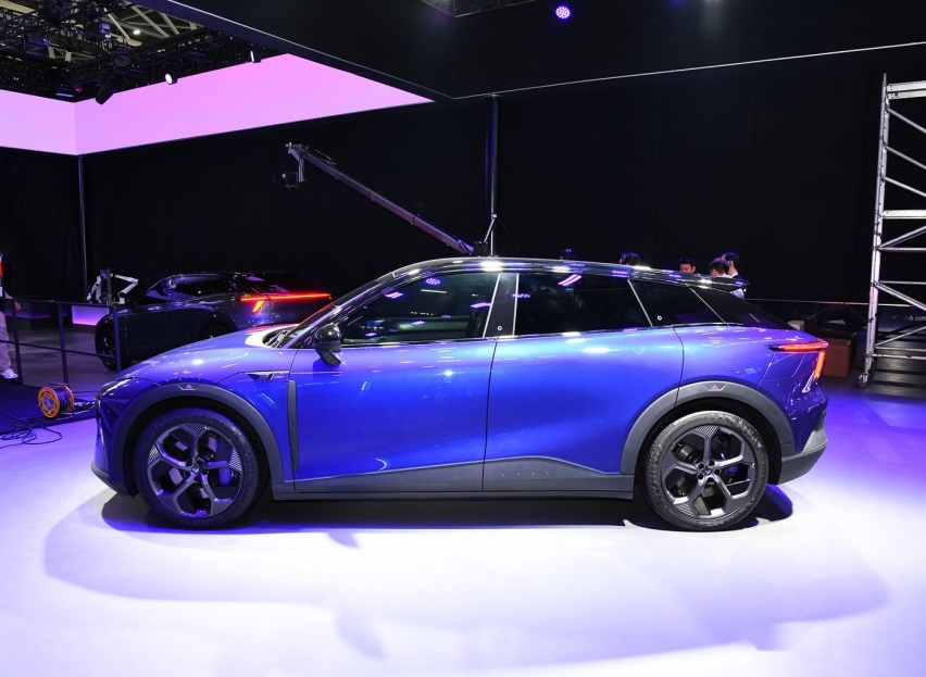 特斯拉“四连涨”！来看看这款中大型SUV，配语音可控无把手车门