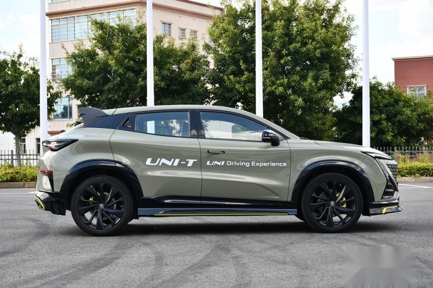 2022款UNI-T：颜值很拉风，跑赛道有乐趣吗？