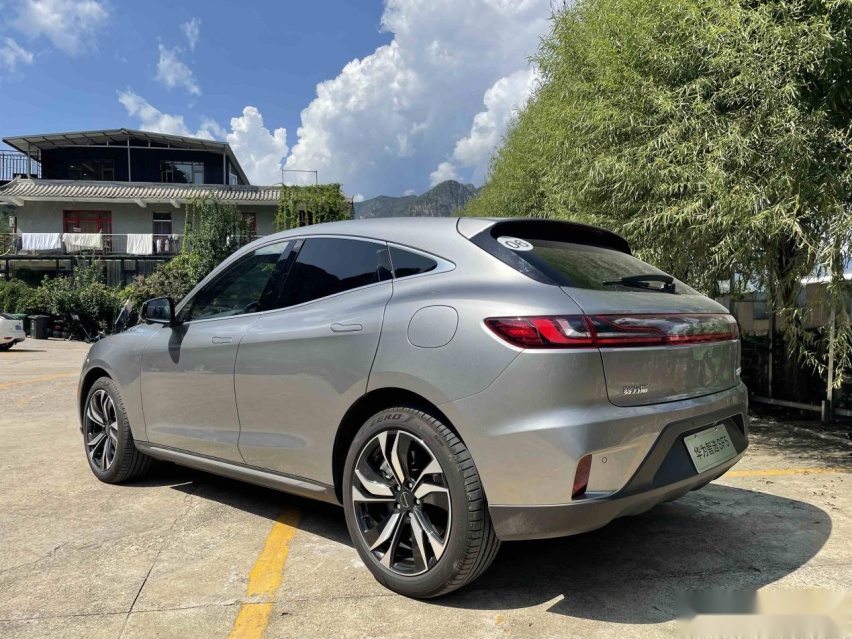 华为技术加持 续航里程超过1000km 试驾赛力斯华为智选SF5