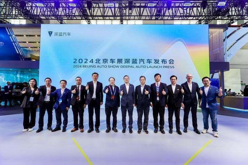 高颜、高配、高品质，深蓝2周年黑金骑士版酷炫来袭