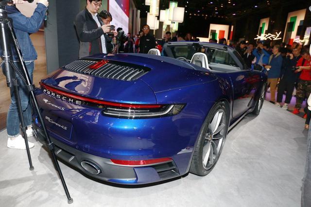 全新保时捷911 Carrera 4S 最大马力309匹 零到百公里只需3.7秒