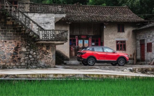 新款AX7上市、奕炫开启预售，东风风神两款车登陆山城