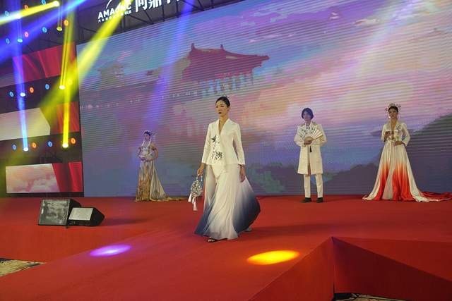 2021汽车新锐全媒体联盟—车市评选颁奖盛典在汉隆重举行