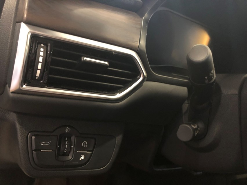 ​【不羁聊车】红旗首款纯电SUV，试看E-HS3如何定义精致