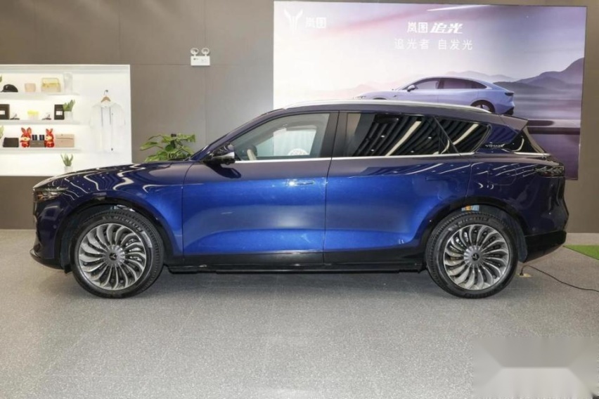 岚图FREE终端至高优惠6万，对比问界M7，是否更值得入手？